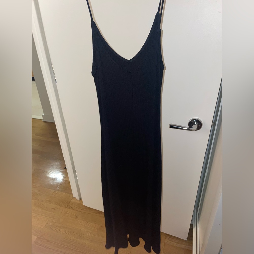 Great simple black dress! A LBD (except it’s a midi!)